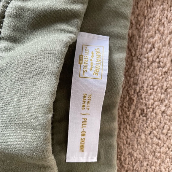 Size 10 L Signature LeviStauss - Picture 1 of 4